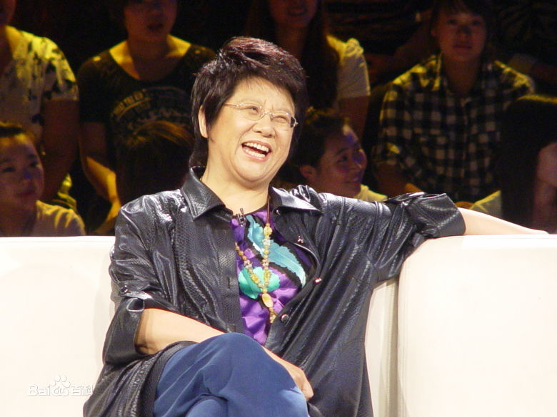 “造星”高人的老公比自己小7岁